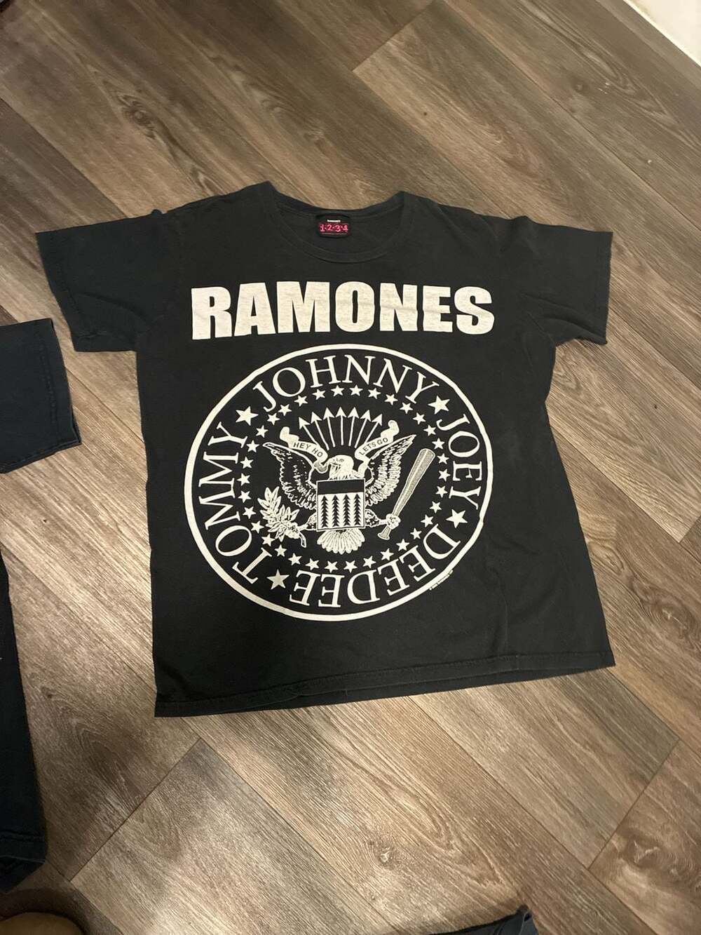 Ramones Seal Logo 1-2-3-4 Punk Rock T-Shirt Black